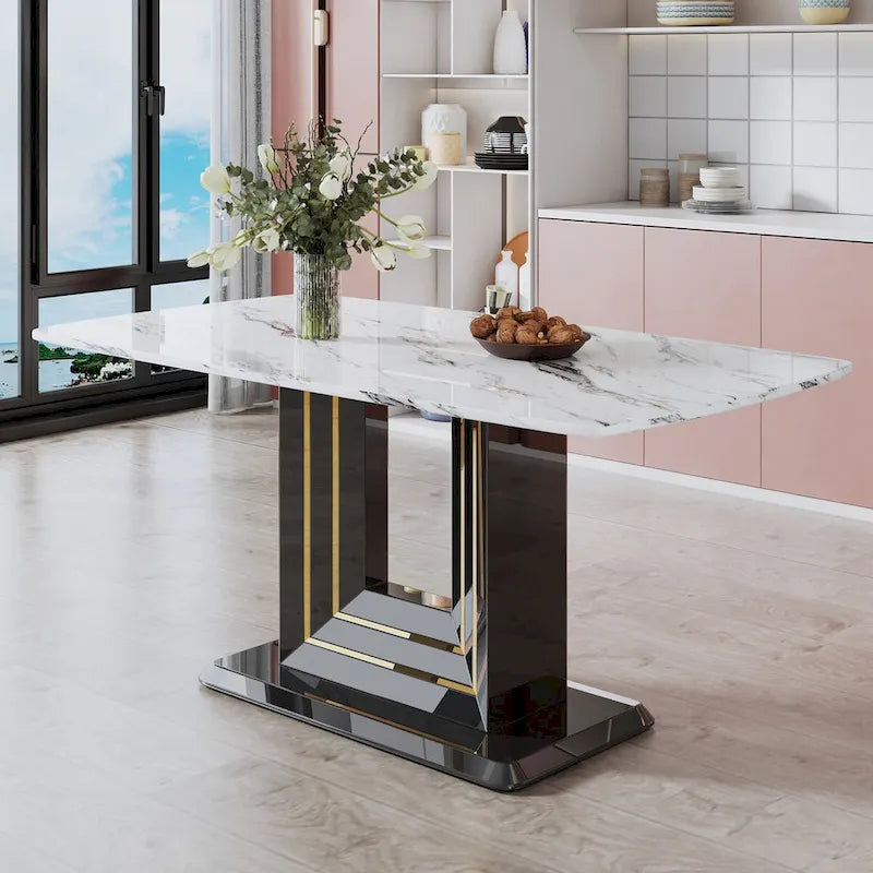Tavolo da pranzo. Piano in finto marmo bianco. Gambe in MDF nero con linee dorate e base nera