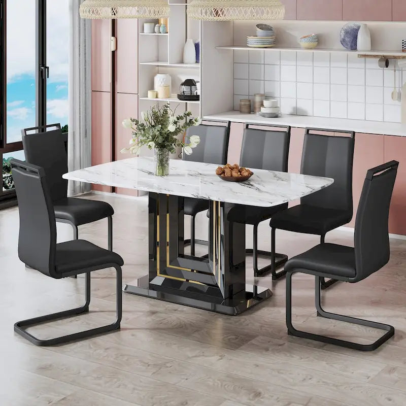 Tavolo da pranzo. Piano in finto marmo bianco. Gambe in MDF nero con linee dorate e base nera