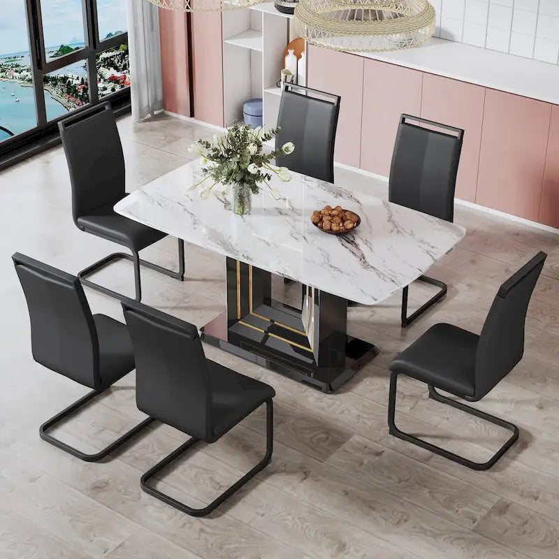 Tavolo da pranzo. Piano in finto marmo bianco. Gambe in MDF nero con linee dorate e base nera
